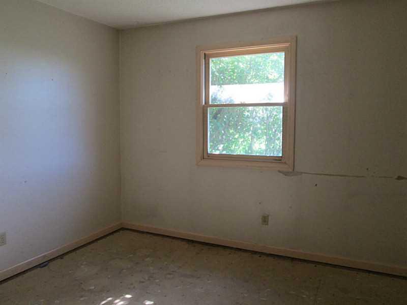 8762 5 Points Road Indianapolis, IN 46237 - Photo 8 of 20 Gallery Image 8
