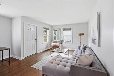 $299,000 | 8324 Belleview Avenue, Kansas City, MO 64114