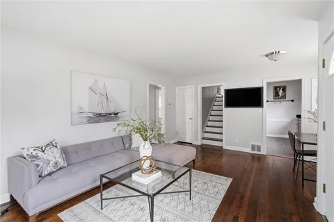 $299,000 | 8324 Belleview Avenue, Kansas City, MO 64114