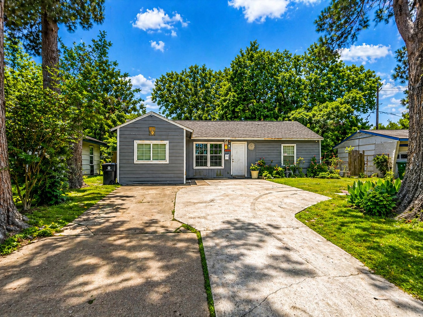 Welcome home to 6519 Beekman rd