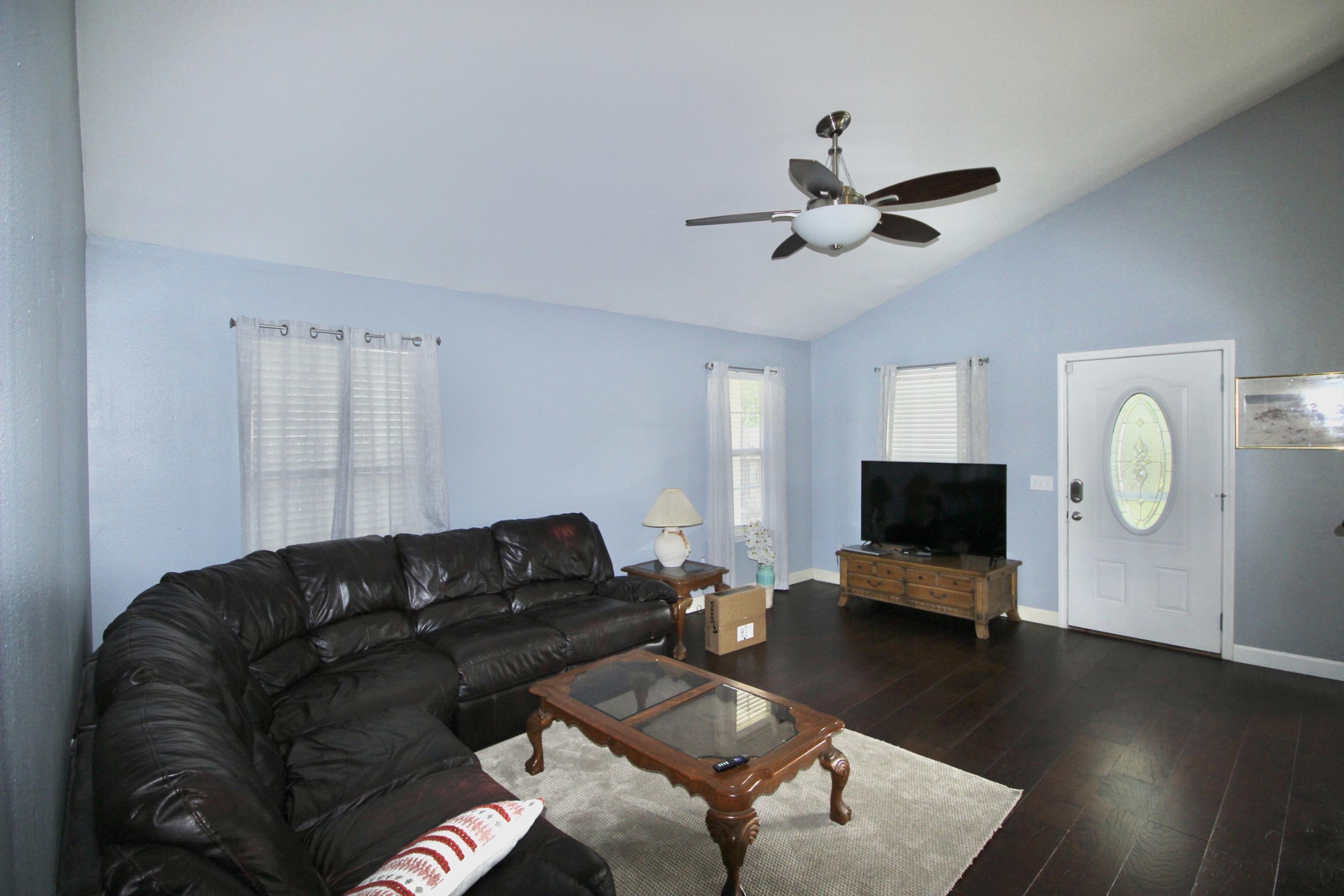 304 East Renoir Road DeFuniak Springs, FL 32433 - Photo 3 of 25 81D4810A-2A84-4735-B362-DB240D484784_1_2