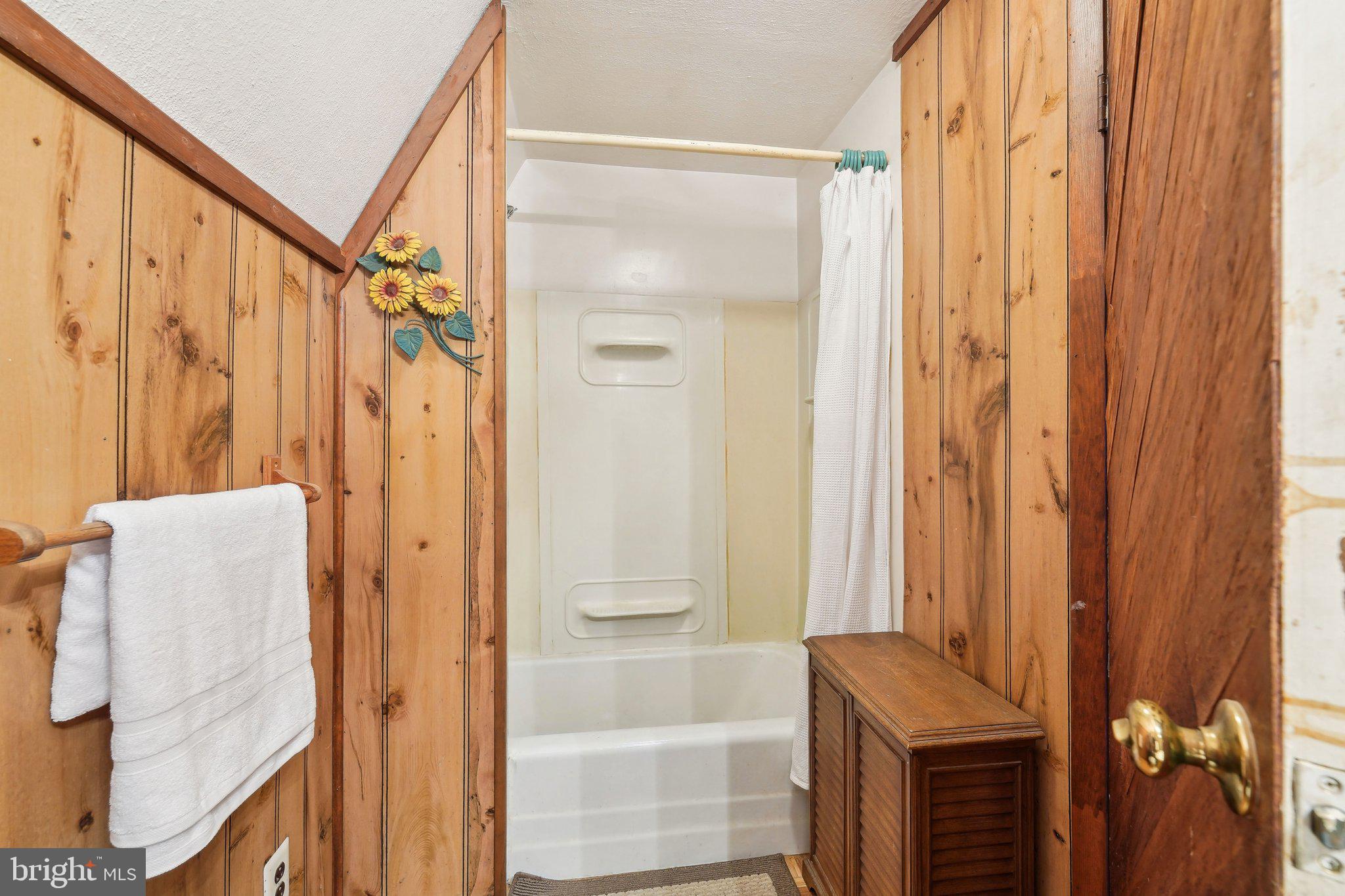 2 Oakview Drive Berlin, NJ 08009 - Photo 31 of 64 a bathroom with a shower and a tub