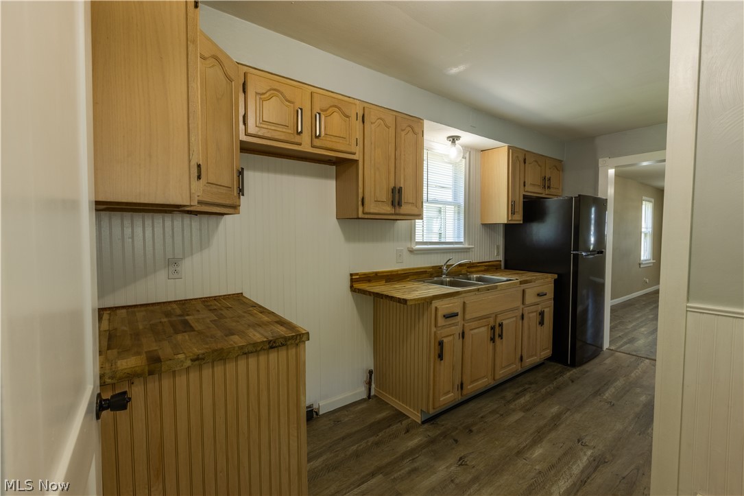 1182 Youngstown Road Southeast Warren, OH 44484 - Photo 9 of 24 Remodeled kitchen in 1182