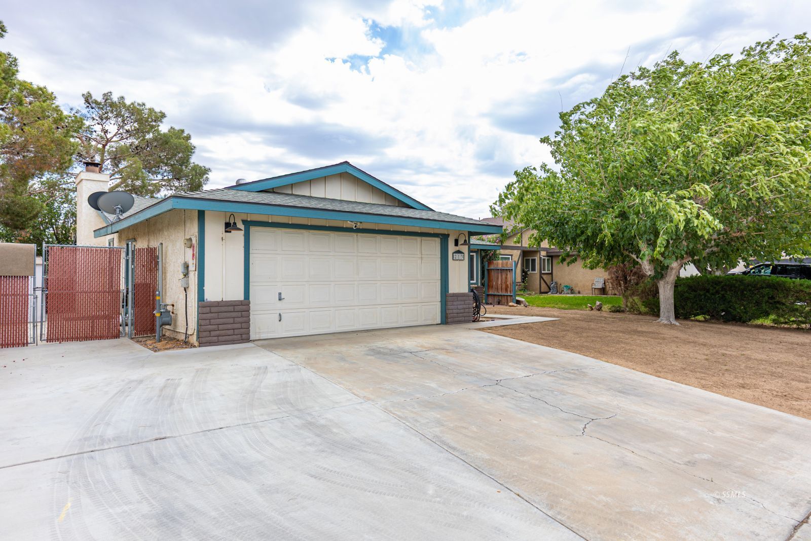 213 East Benson Avenue Ridgecrest, CA 93555 - Photo 3 of 38