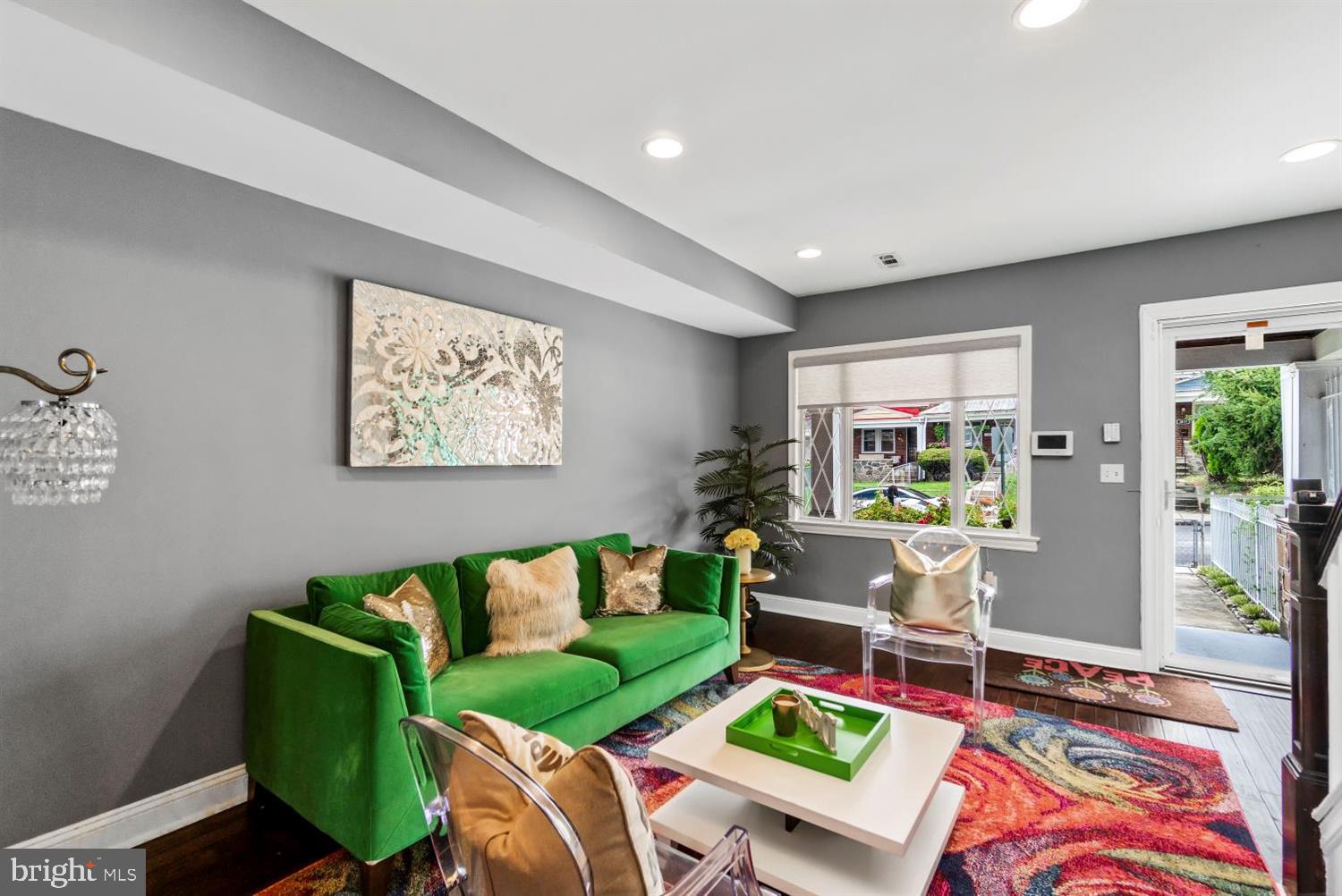3816 Woodridge Road Baltimore, MD 21229 - Photo 2 of 30 Gallery Image 2