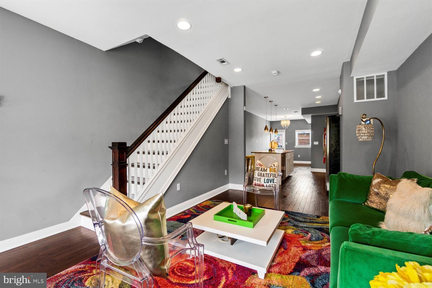 3816 Woodridge Road Baltimore, MD 21229 - Photo 6 of 30 Gallery Image 6