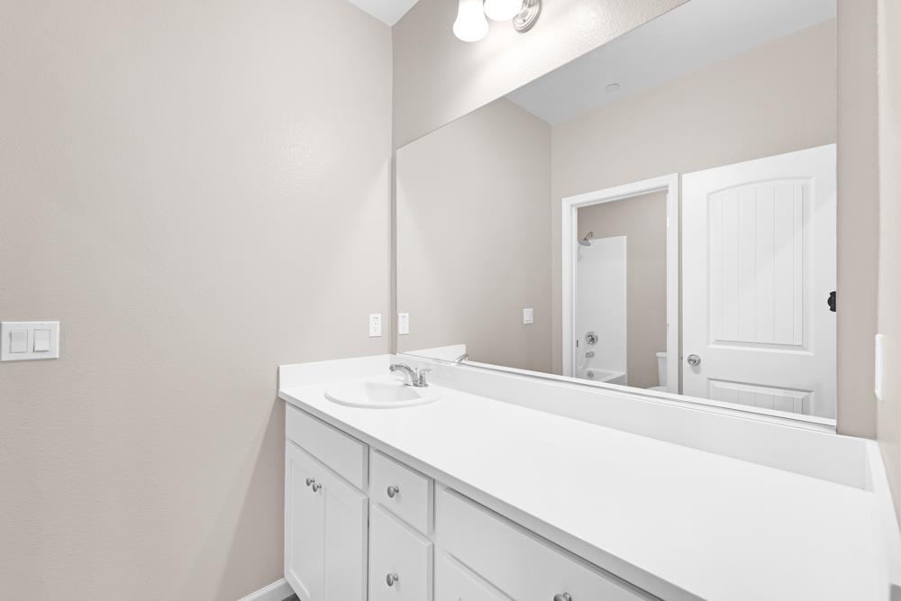 542 Legado Drive Soledad, CA 93960 - Photo 17 of 28 a bathroom with a sink and a mirror