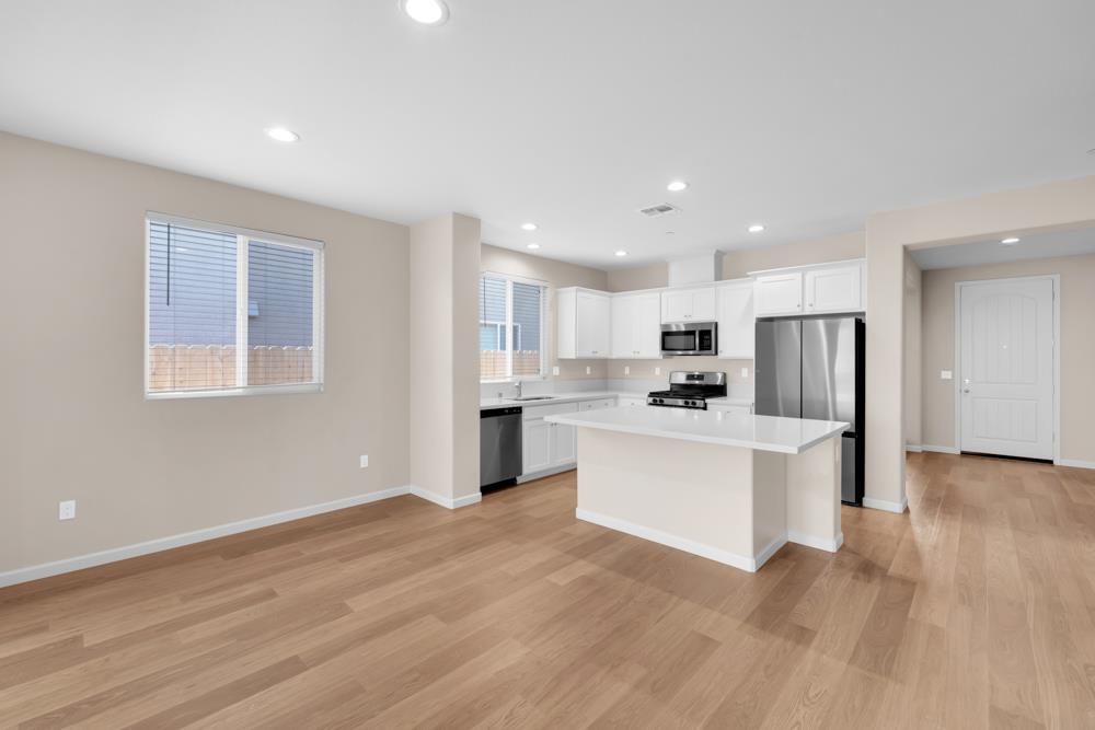 542 Legado Drive Soledad, CA 93960 - Photo 6 of 28 a view of kitchen with wooden floor and electronic appliances