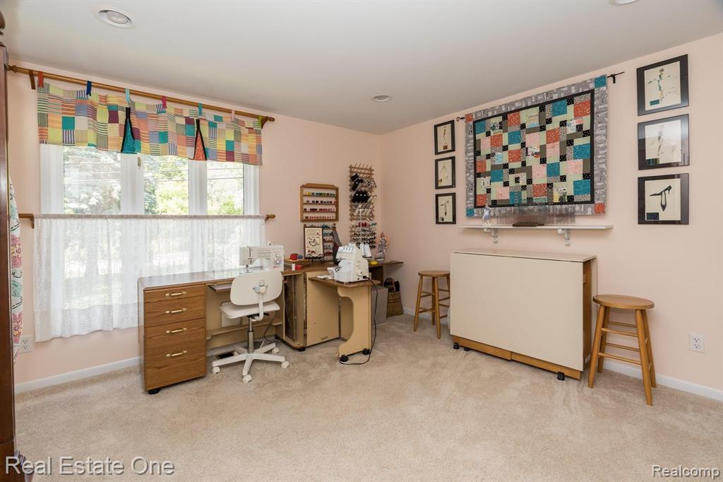 781 Dutton Road Rochester Hills, MI 48306 - Photo 21 of 33