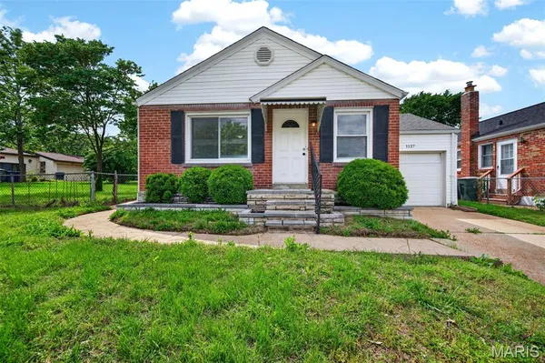 $249,900 | 1127 Pembroke Drive, St. Louis, MO 63119