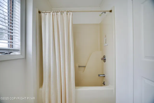 $900,000 | 113 Indian Drive, Greentown, PA 18426