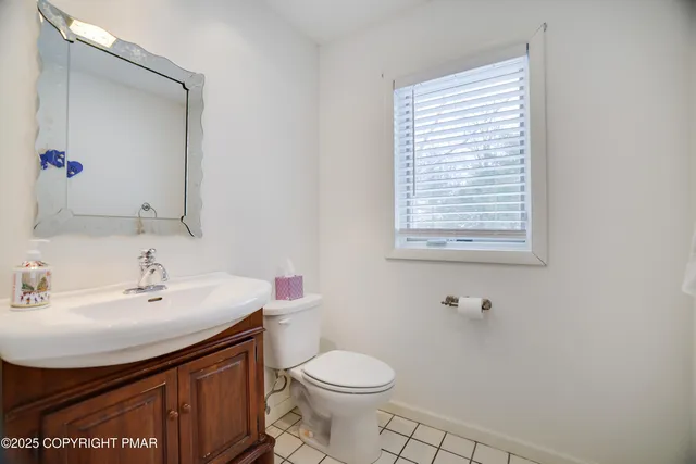 $900,000 | 113 Indian Drive, Greentown, PA 18426