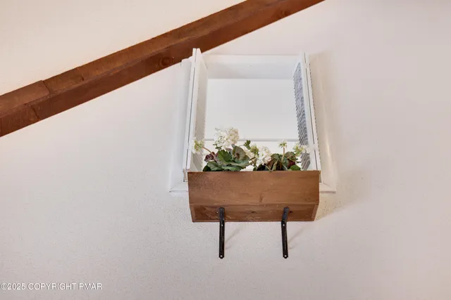 $900,000 | 113 Indian Drive, Greentown, PA 18426