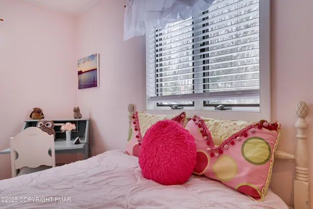 $900,000 | 113 Indian Drive, Greentown, PA 18426