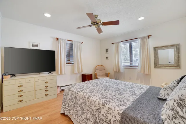 $900,000 | 113 Indian Drive, Greentown, PA 18426