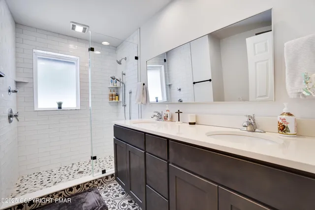 $900,000 | 113 Indian Drive, Greentown, PA 18426