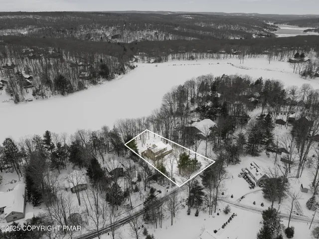 $900,000 | 113 Indian Drive, Greentown, PA 18426