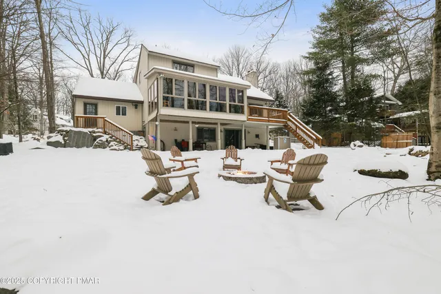 $900,000 | 113 Indian Drive, Greentown, PA 18426