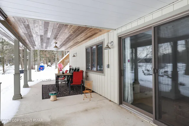 $900,000 | 113 Indian Drive, Greentown, PA 18426