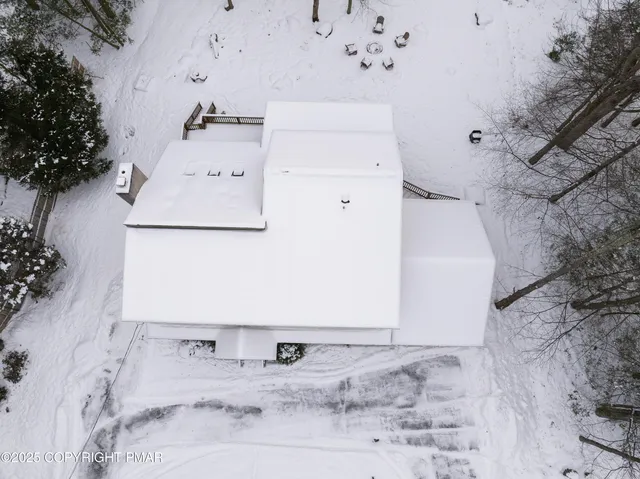 $900,000 | 113 Indian Drive, Greentown, PA 18426