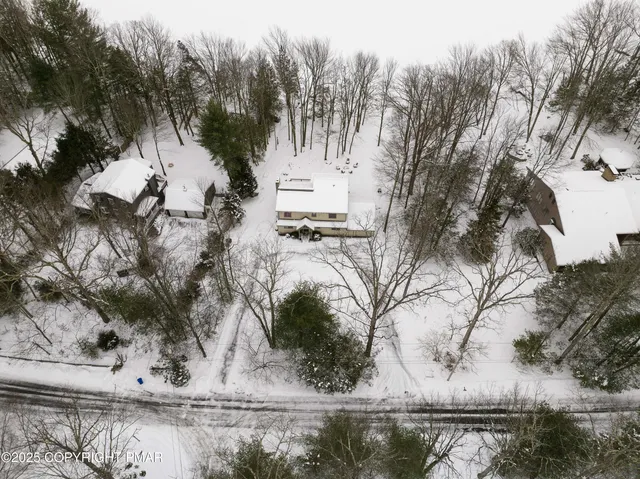 $900,000 | 113 Indian Drive, Greentown, PA 18426