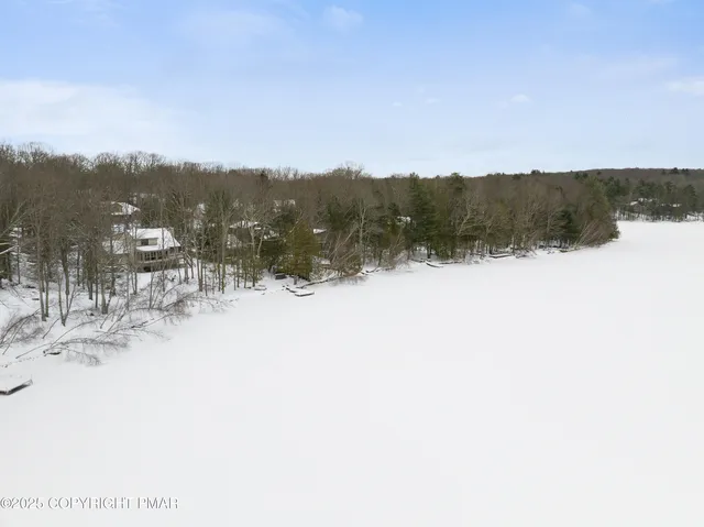 $900,000 | 113 Indian Drive, Greentown, PA 18426