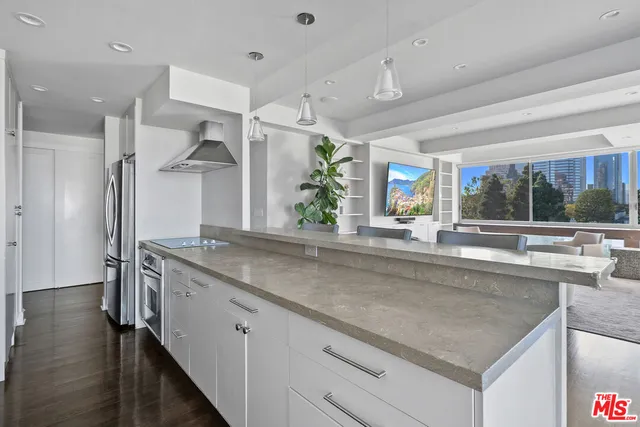 $1,899,000 | 2220 Avenue Of The Stars, Unit 702, Los Angeles, CA 90067