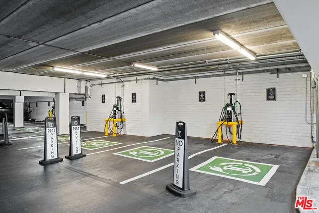 $1,899,000 | 2220 Avenue Of The Stars, Unit 702, Los Angeles, CA 90067