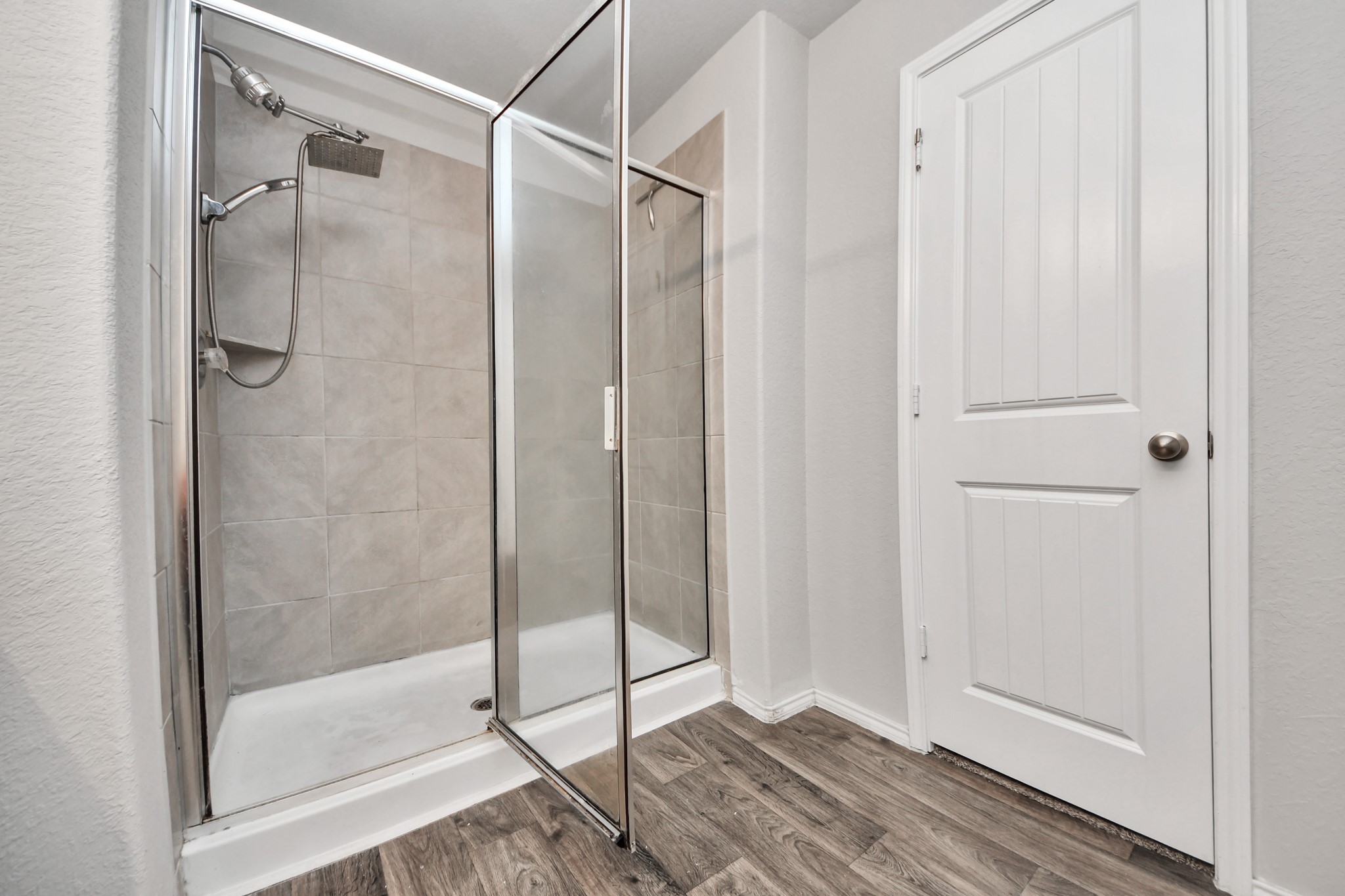 8302 Rose Petals Lane Rosharon, TX 77583 - Photo 42 of 42 Walk-in shower with modern finishes