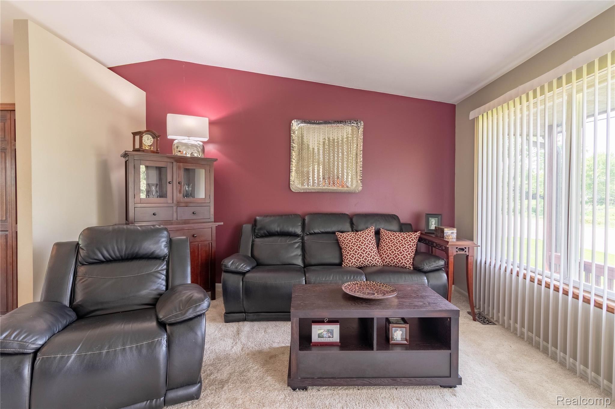 646 Decker Road Walled Lake, MI 48390 - Photo 10 of 39 7.Living