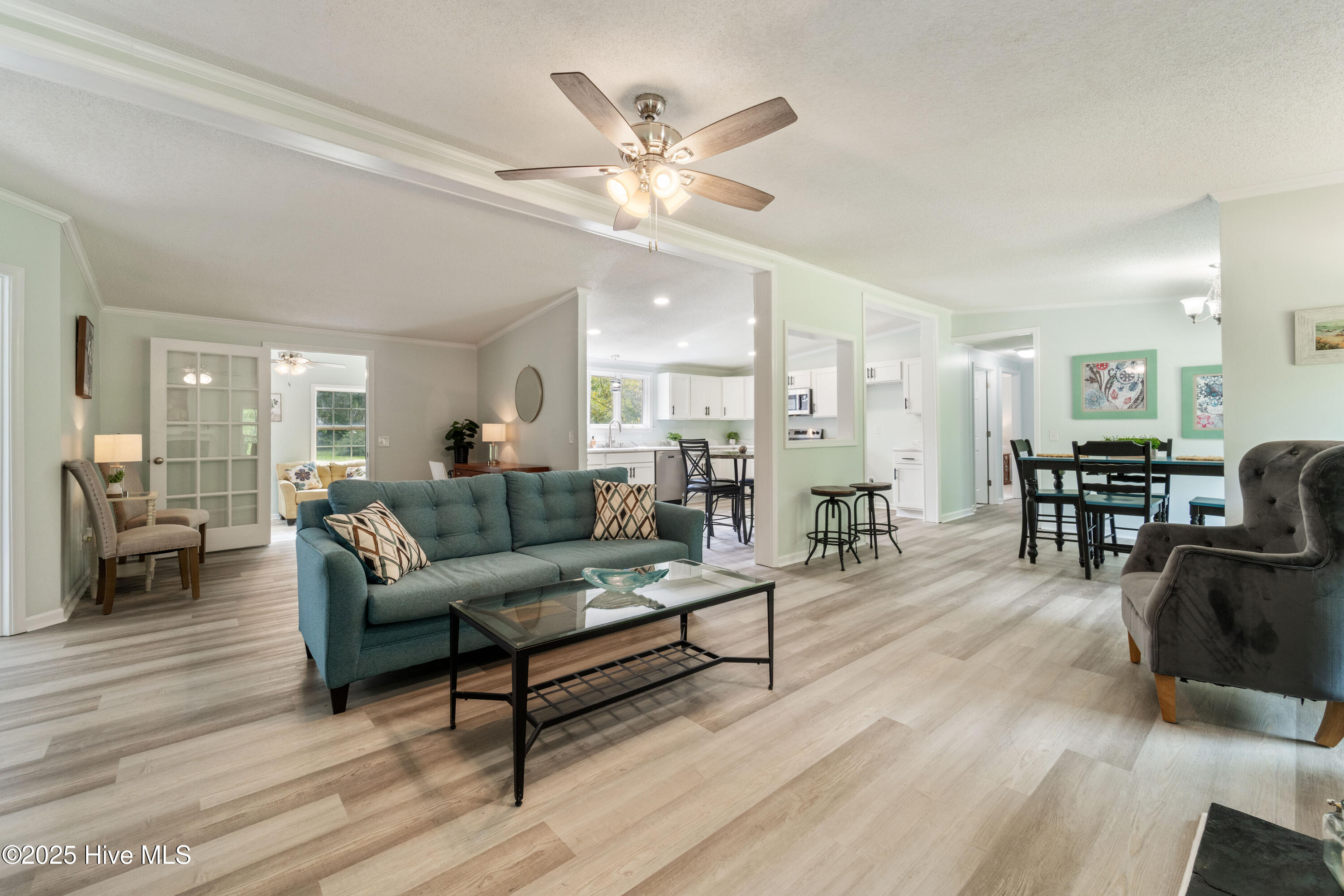104 Liberty Road Watha, NC 28478 - Photo 15 of 28 Living Room