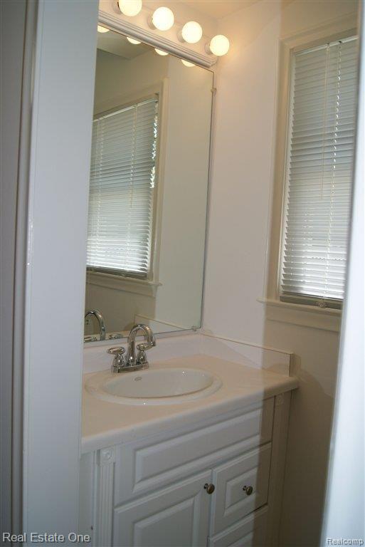 32331 Baintree Road Farmington, MI 48334 - Photo 11 of 25 Half Bath