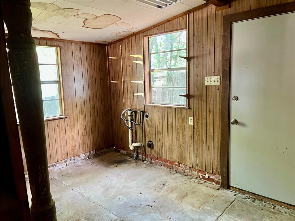 200 Dallas Street Nocona, TX 76255 - Photo 23 of 29 an entryway with a door