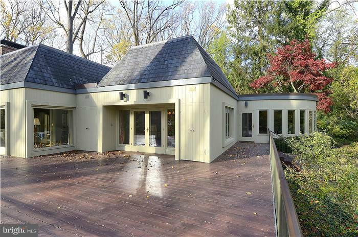 913 Poplar Hill Road Baltimore, MD 21210 - Photo 6 of 21 a front view of a house with yard and green space