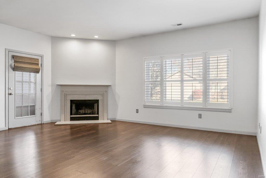 1085 North Spoede Road Creve Coeur, MO 63146 - Photo 3 of 27 Gallery Image 3