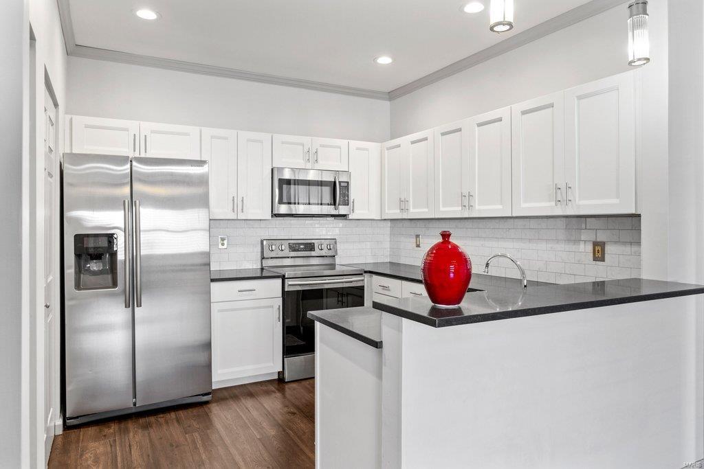 1085 North Spoede Road Creve Coeur, MO 63146 - Photo 8 of 27 Gallery Image 8