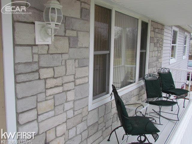 3272 North Burkhart Road Howell, MI 48855 - Photo 16 of 23 21268909-15.JPG