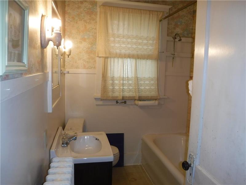 162 Oakville Road Beaver Falls, PA 15010 - Photo 11 of 16 Gallery Image 11