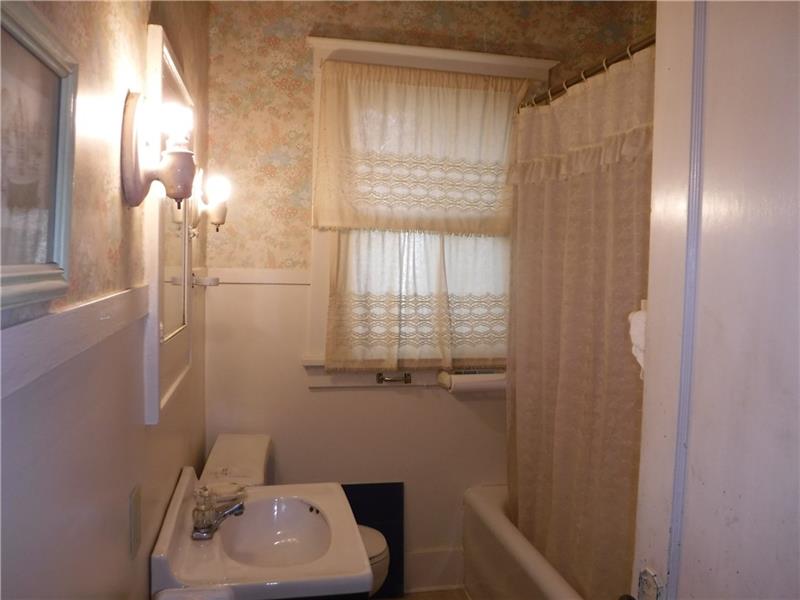 162 Oakville Road Beaver Falls, PA 15010 - Photo 12 of 16 Gallery Image 12