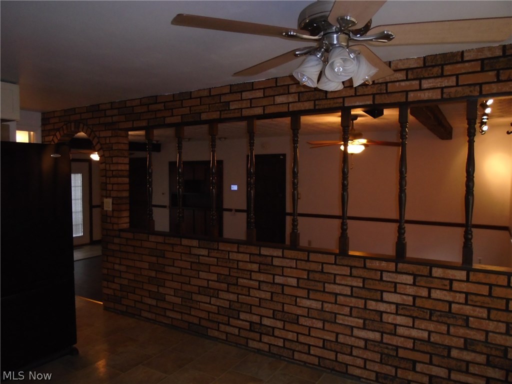 2446 North Road Southeast Warren, OH 44484 - Photo 9 of 21 Gallery Image 9