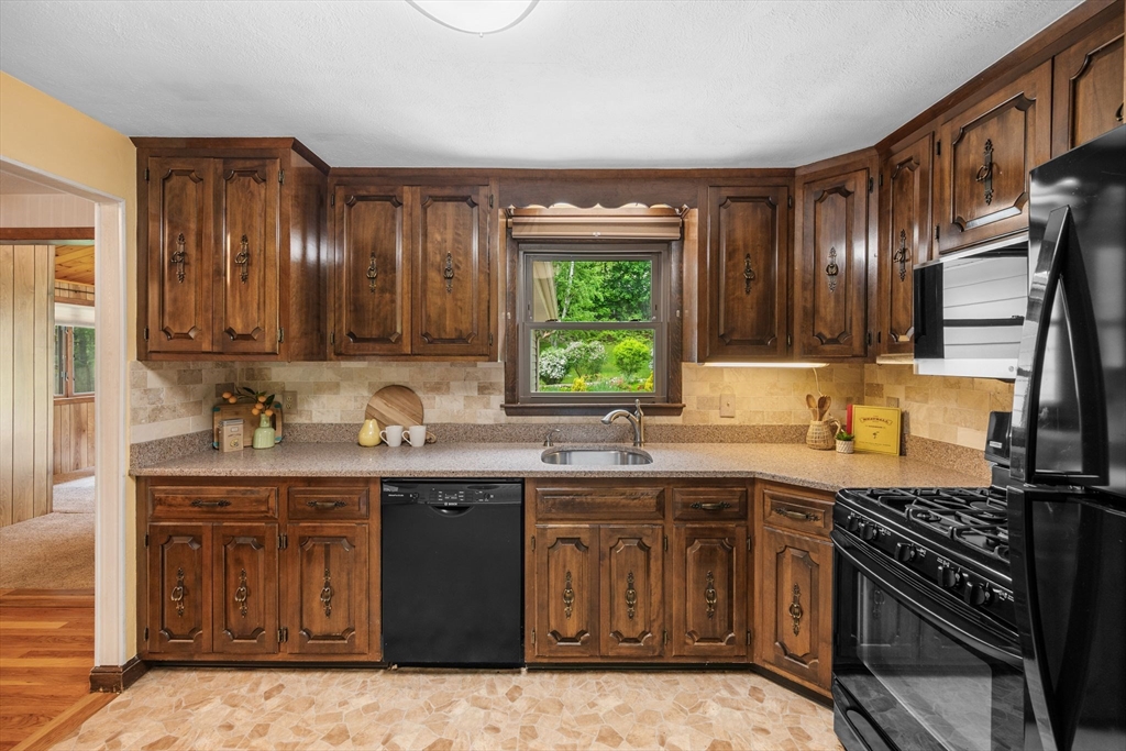 29 Patricia Road Peabody, MA 01960 - Photo 21 of 40