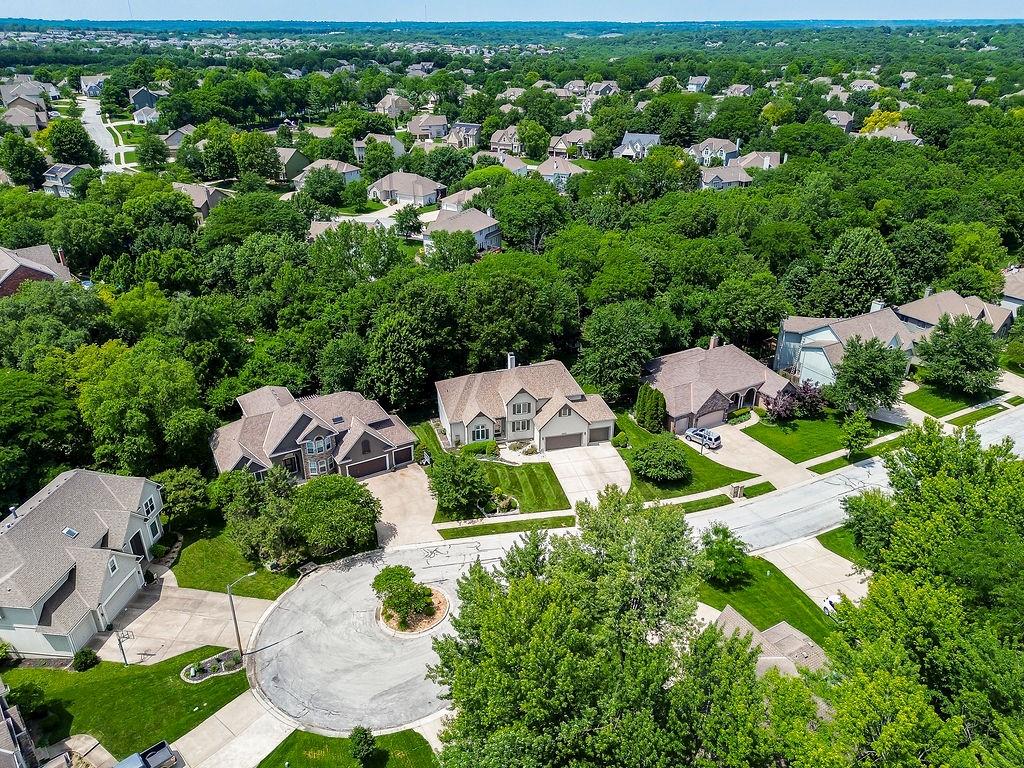 808 Southwest Springwater Lane Lee's Summit, MO 64081 - Photo 13 of 20