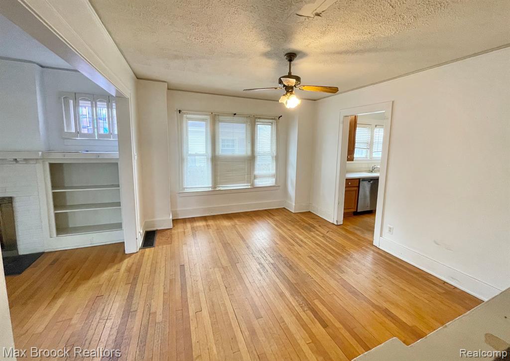 46 Chippewa Road Pontiac, MI 48341 - Photo 6 of 21