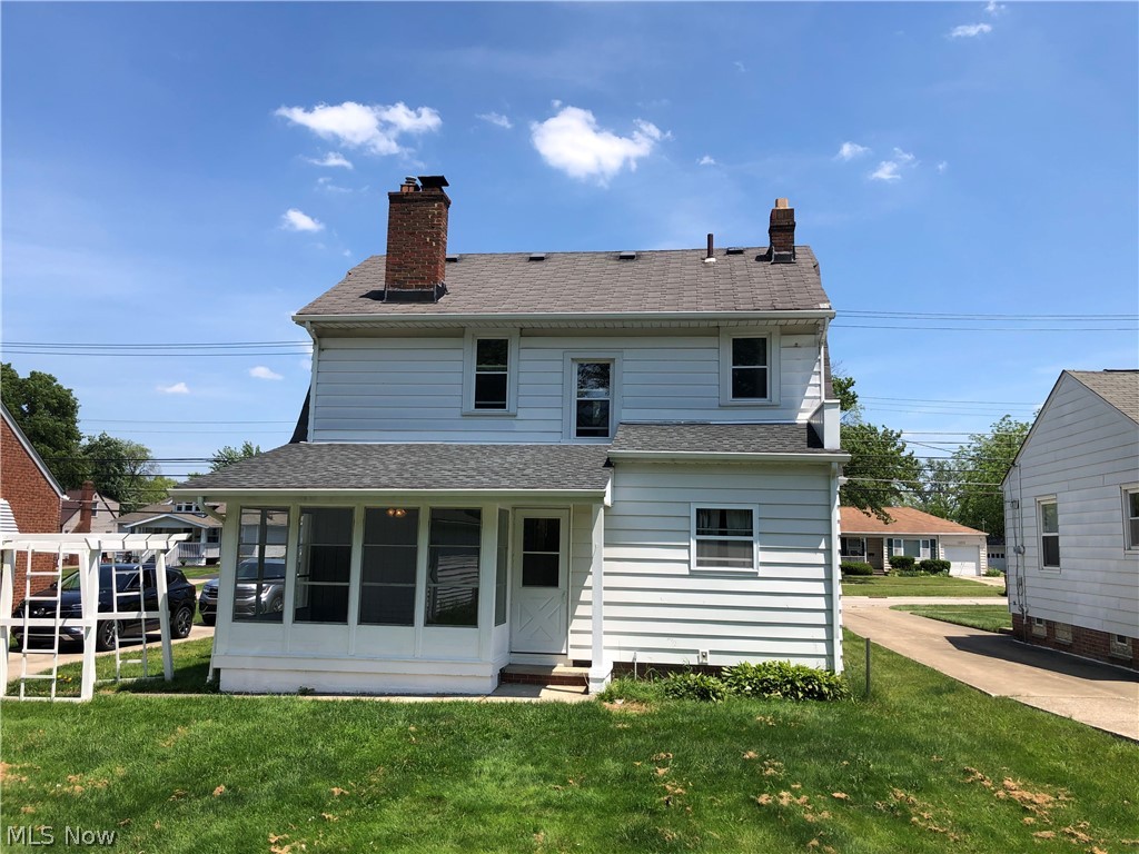 1246 Lander Road Cleveland, OH 44124 - Photo 3 of 26 REAR/WEST EXTERIOR