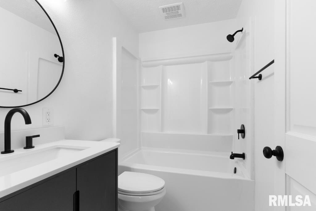 108 Lynn Street Washington, IL 61571 - Photo 9 of 18 Gallery Image 9