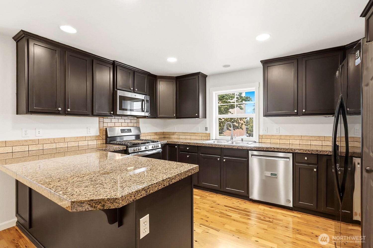 17520 12th Avenue Northeast, Unit B Shoreline, WA 98155 - Photo 6 of 29