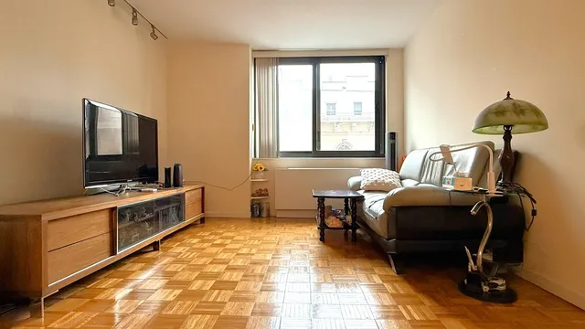 $729,999 | 376 Broadway, Unit 7C | TriBeCa