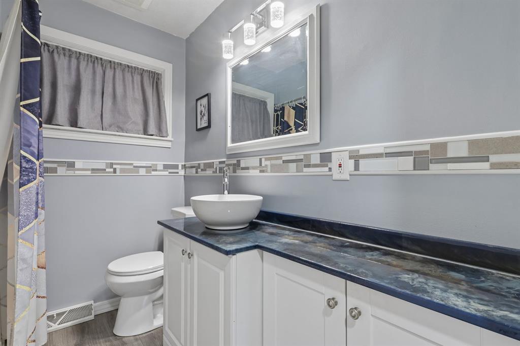 1770 Locust Road Sewickley, PA 15143 - Photo 14 of 33 Main level full bathroom