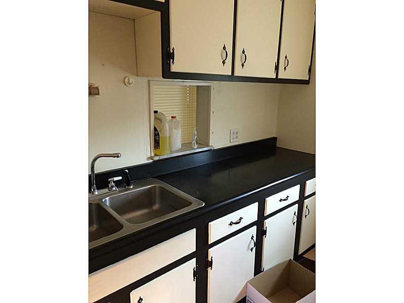 358 Pointview Road Brentwood, PA 15227 - Photo 4 of 8 Kitchen.