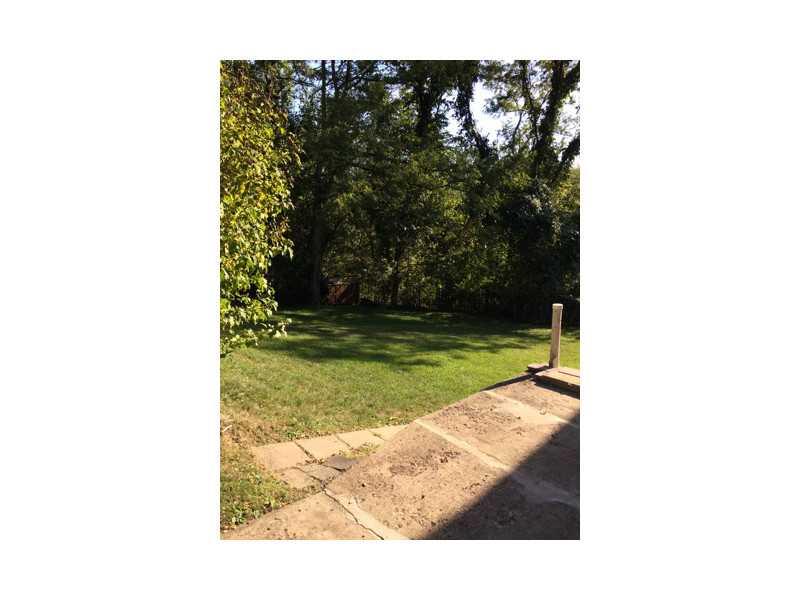 358 Pointview Road Brentwood, PA 15227 - Photo 7 of 8 Yard/Garden.